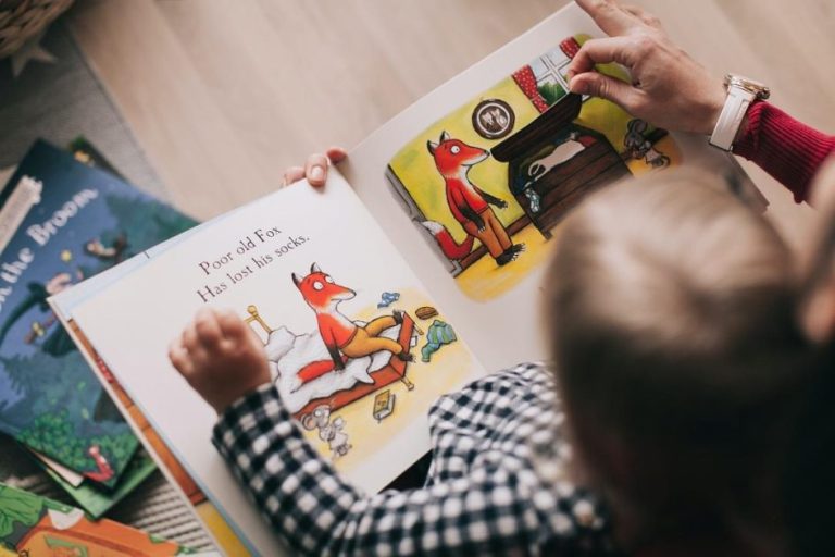 Home Verschillende soorten cadeaus voor kinderen inclusief boeken, spellen en sportartikelen